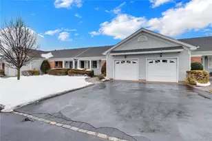 11 Primrose Ln, North Babylon, NY 11703 - Photo 2