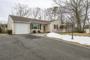 8 Shelley Ct, Middle Island, NY 11953 - Photo 2