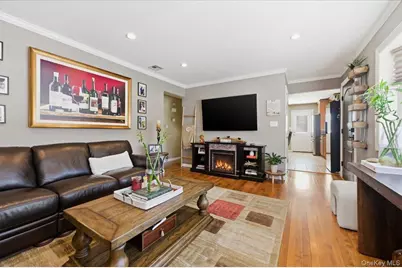 10 Darnley Place, Huntington Station, NY 11746 - Photo 4