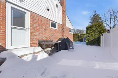 10 Darnley Place, Huntington Station, NY 11746 - Photo 20