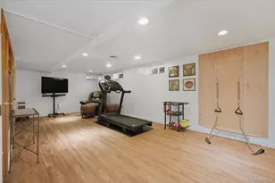 10 Darnley Pl, Huntington Station, NY 11746 - Photo 10