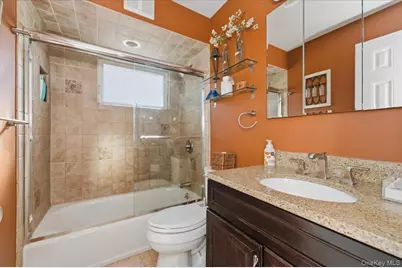 10 Darnley Place, Huntington Station, NY 11746 - Photo 16