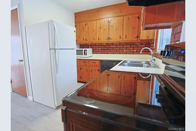 8 Wood Terrace, Newburgh, NY 12550 - Photo 6