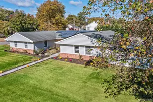 11 Onyx N Dr, Stony Brook, NY 11790 - Photo 2