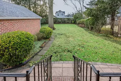 449 Mineola Boulevard, Williston Park, NY 11596 - Photo 28