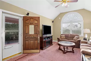 449 Mineola Blvd, Williston Park, NY 11596 - Photo 12