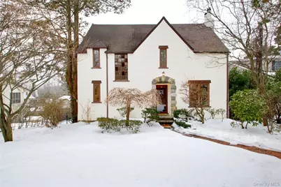 27 Oakland Drive, Port Washington, NY 11050 - Photo 2