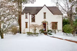 27 Oakland Dr, Port Washington, NY 11050 - Photo 2