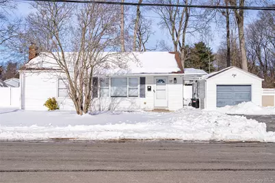 17 Armell Street, Huntington Station, NY 11746 - Photo 2