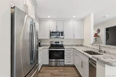 41 Jefferson Oval #G, Yorktown Heights, NY 10598 - Photo 6