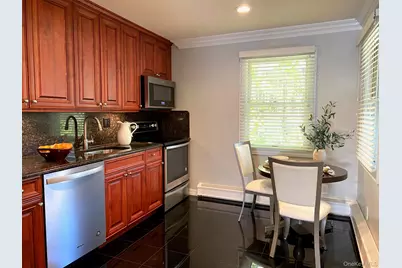 82 Park Avenue #4, Amityville, NY 11701 - Photo 2