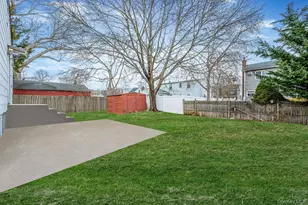 [Address not provided], Lindenhurst, NY 11757 - Photo 14