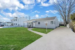 22 Eisenhower Ave, Brentwood, NY 11717 - Photo 2