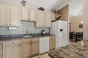 604 Narragansett Villas Dr, Lindenhurst, NY 11757 - Photo 12