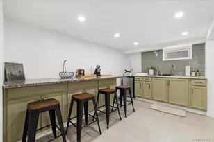 33 McKee St, Floral Park, NY 11001 - Photo 22