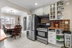 33 McKee St, Floral Park, NY 11001 - Photo 10