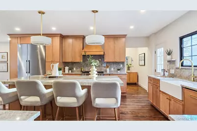 18 Lakeside Drive, New Rochelle, NY 10801 - Photo 6