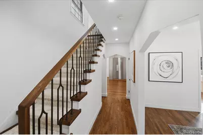 18 Lakeside Drive, New Rochelle, NY 10801 - Photo 2