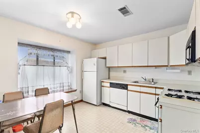 422 Panorama, Mohegan Lake, NY 10547 - Photo 8