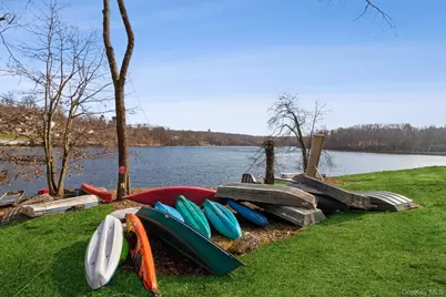 422 Panorama, Mohegan Lake, NY 10547 - Photo 28