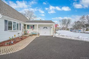 158 Spiral Rd, Holtsville, NY 11742 - Photo 4