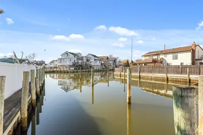 809 Canal Street, Lindenhurst, NY 11757 - Photo 22