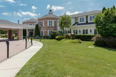 556 Pacing Way #556, Westbury, NY 11590 - Photo 18