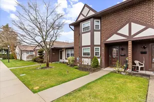 4 Raintree court, Deer Park, NY 11729 - Photo 2