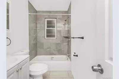 940 E 212th Street, Bronx, NY 10469 - Photo 4