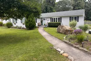 19 Walnut Dr, Shoreham, NY 11786 - Photo 2