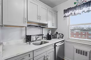 198-28 Pompeii Ave, Hollis, NY 11423 - Photo 8