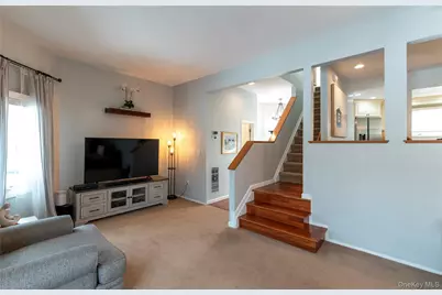 97 Village Green, Bardonia, NY 10954 - Photo 6