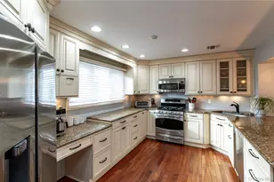 97 Village Green, Bardonia, NY 10954 - Photo 18