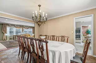 8 Pine Dr, Great Neck, NY 11021 - Photo 12