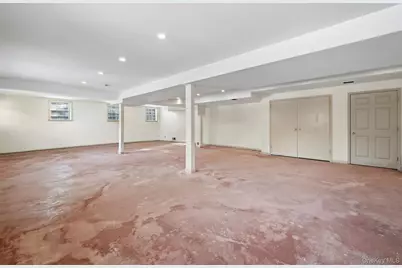 8 Pine Drive, Great Neck, NY 11021 - Photo 46