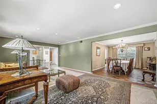 8 Pine Dr, Great Neck, NY 11021 - Photo 6