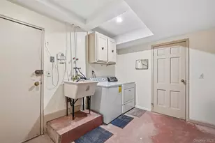 8 Pine Dr, Great Neck, NY 11021 - Photo 42