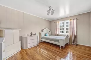 8 Pine Dr, Great Neck, NY 11021 - Photo 36