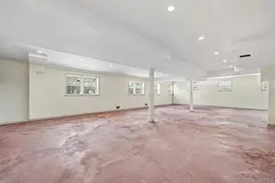 8 Pine Dr, Great Neck, NY 11021 - Photo 44