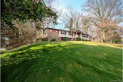 8 Pine Drive, Great Neck, NY 11021 - Photo 2