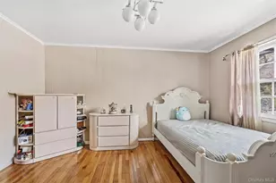 8 Pine Dr, Great Neck, NY 11021 - Photo 36