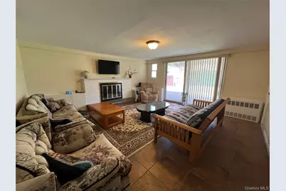 194 Rhododendron Drive, Westbury, NY 11590 - Photo 16