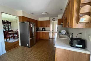 194 Rhododendron Dr, Westbury, NY 11590 - Photo 14