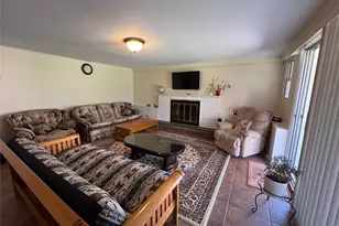 194 Rhododendron Dr, Westbury, NY 11590 - Photo 10