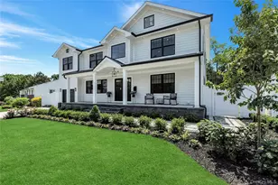 8 Allison Dr, Old Bethpage, NY 11804 - Photo 4