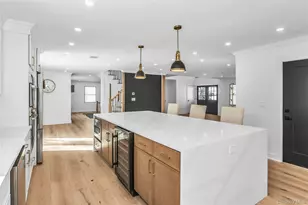 8 Allison Dr, Old Bethpage, NY 11804 - Photo 14