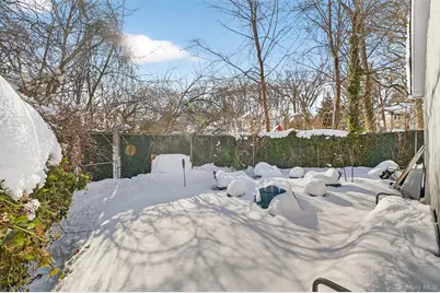 81 Walton Avenue, White Plains, NY 10606 - Photo 22