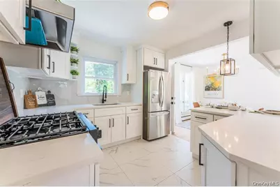 120 Glenwood Road, Glenwood Landing, NY 11547 - Photo 14