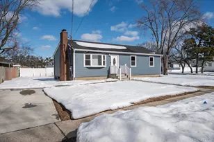 93 Garfield Blvd, Farmingdale, NY 11735 - Photo 2