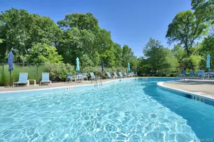 7 Club Pointe Dr, White Plains, NY 10605 - Photo 4